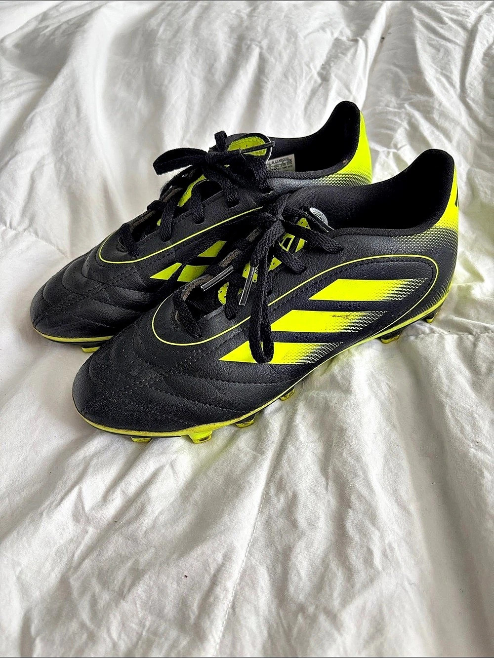 adidas Predator Club Soccer Cleats Black & neon yellow US 3.5